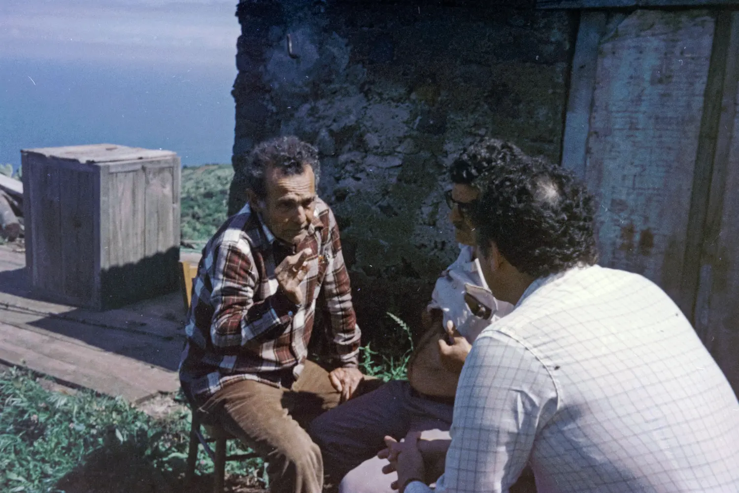 Curando empacho o padrejón.